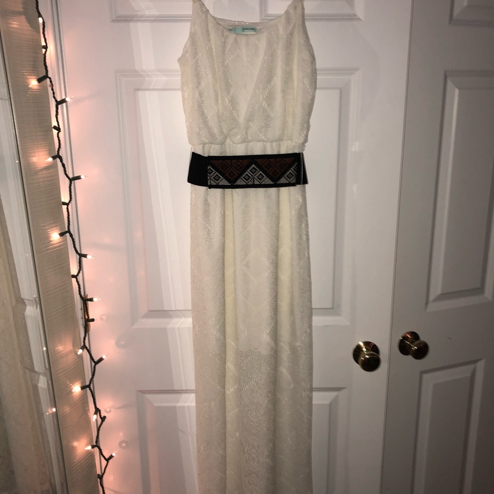 Long lace dress with belt
